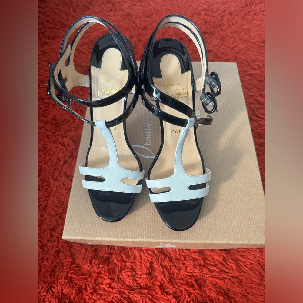 Christian Louboutin - Picture 9 of 11